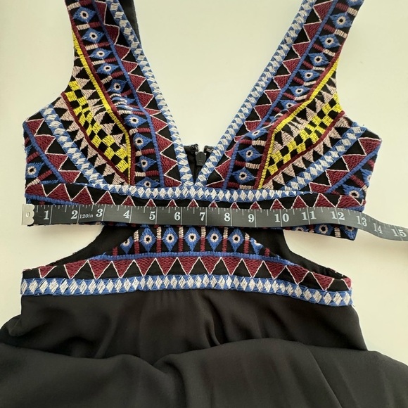 BCBG MaxAzria Boho Sleeveless Embroidered Cut Out Handkerchief Dress 0 - Picture 11 of 13
